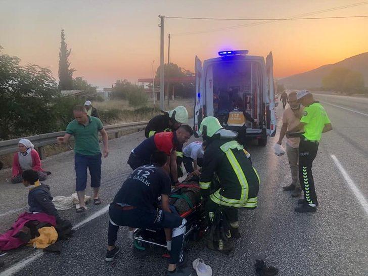 Denizli'de traktör ile kamyonetin çarpışması sonucu 11 kişi yaralandı G2