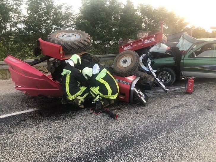 Denizli'de traktör ile kamyonetin çarpışması sonucu 11 kişi yaralandı G3