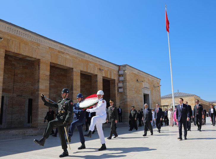 Malezya Kralı Sultan Abdullah Şah, Anıtkabir'i ziyaret etti G3