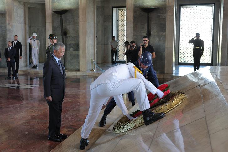 Malezya Kralı Sultan Abdullah Şah, Anıtkabir'i ziyaret etti G5