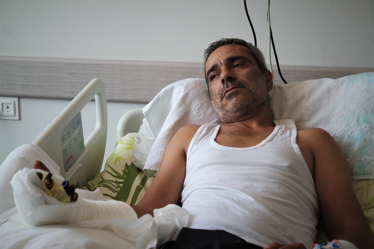 Bursa'da bir iş&ccedil;inin kopan parmakları 10 saatlik operasyonla yerine dikildi