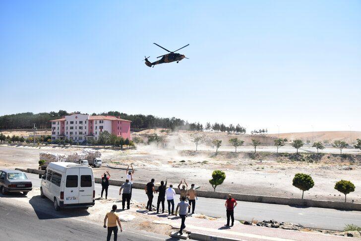 Şanlıurfa Valisi Salih Ayhan, Birecik ilçesindeki Çiçekalan Hudut Karakolu'na düzenlenen saldırıda 1 askerin şehit olduğunu, 4 askerin yaralandığını açıkladı. G2