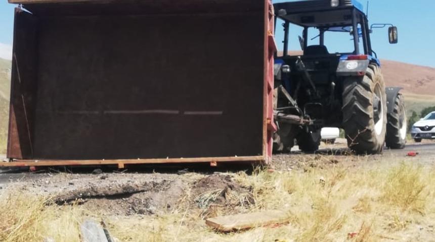 Sivas'ta traktör römorkunun devrildiği kazada 23 kişi yaralandı