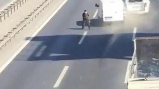 Kaza resmen 'geliyorum' dedi! TEM'in ortasına yaya olarak çıktı saniyeler sonra...