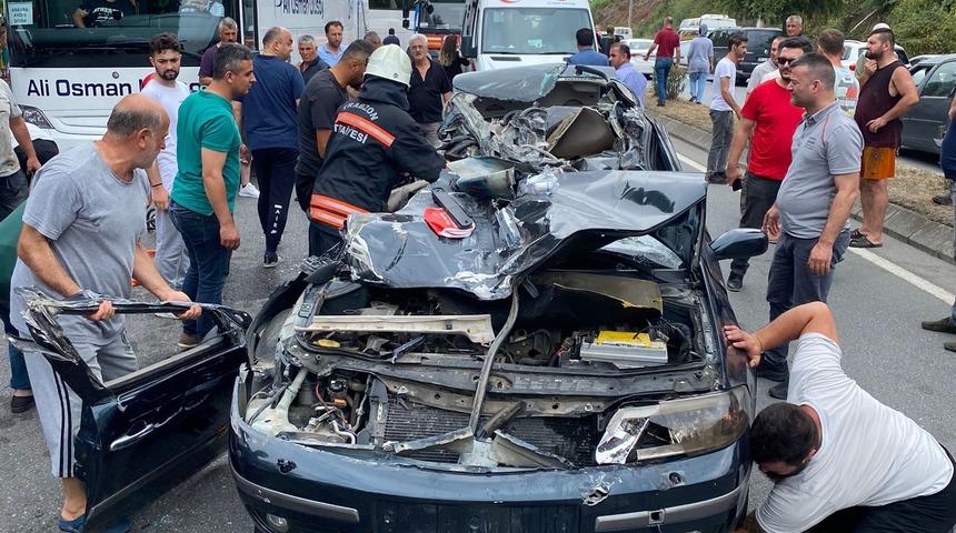 Trabzon'da otomobil ile tırın çarpıştığı kazada 6 kişi yaralandı