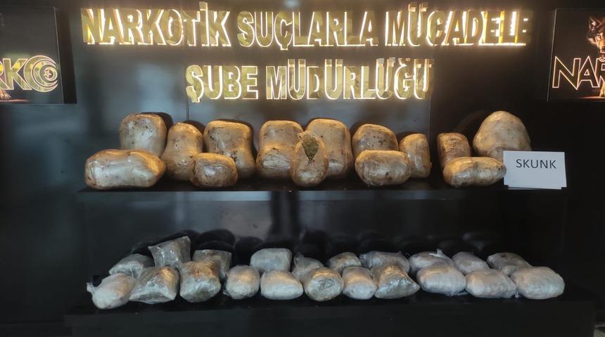Diyarbakır'da çekicide 39 kilo 600 gram uyuşturucu ele geçirildi