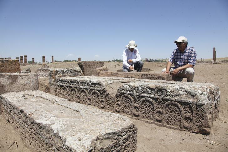 Ahlat Selçuklu Meydan Mezarlığında 41 yeni mezar ortaya çıkarıldı G1