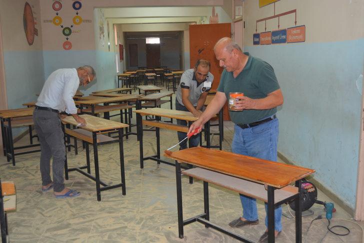 Yöneticisi olduğu okulun tadilatında çalışıyor G1