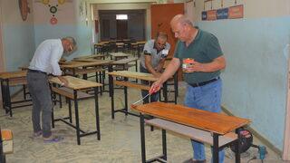 Yöneticisi olduğu okulun tadilatında çalışıyor