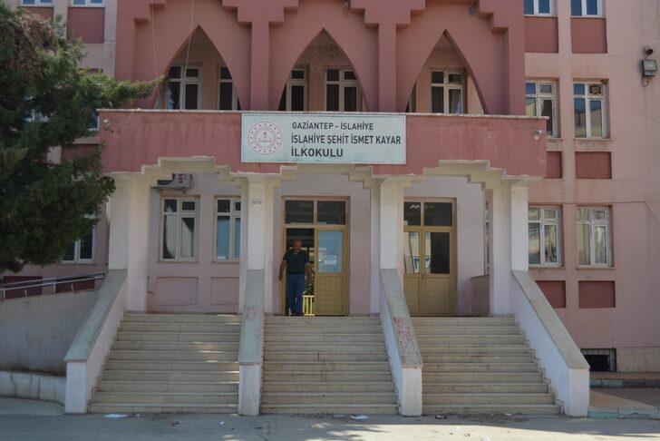 Yöneticisi olduğu okulun tadilatında çalışıyor G3