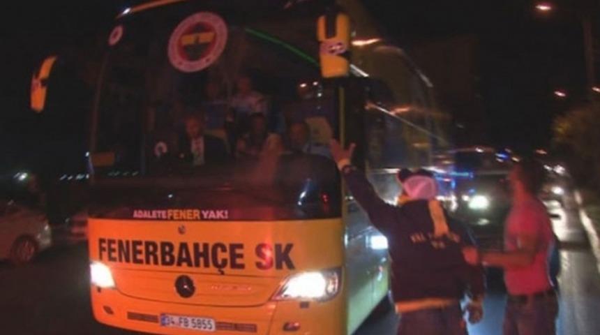 Fenerbahçe otobüsüne taşlı saldırı