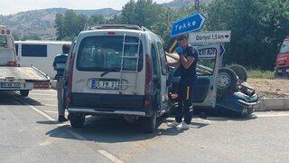 Amasya'da hafif ticari araç ile otomobilin çarpıştığı kazada 7 kişi yaralandı