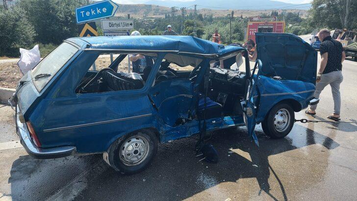 Amasya'da hafif ticari araç ile otomobilin çarpıştığı kazada 7 kişi yaralandı G2