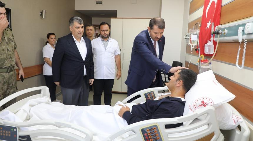 Şanlıurfa Valisi Ayhan yaralı askerleri ziyaret etti