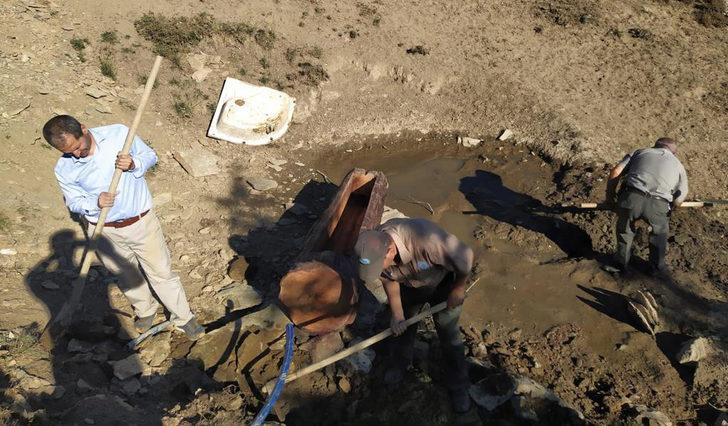 Kervansaray Dağı'nda yaban hayvanları için oluklu çeşme yapıldı G3