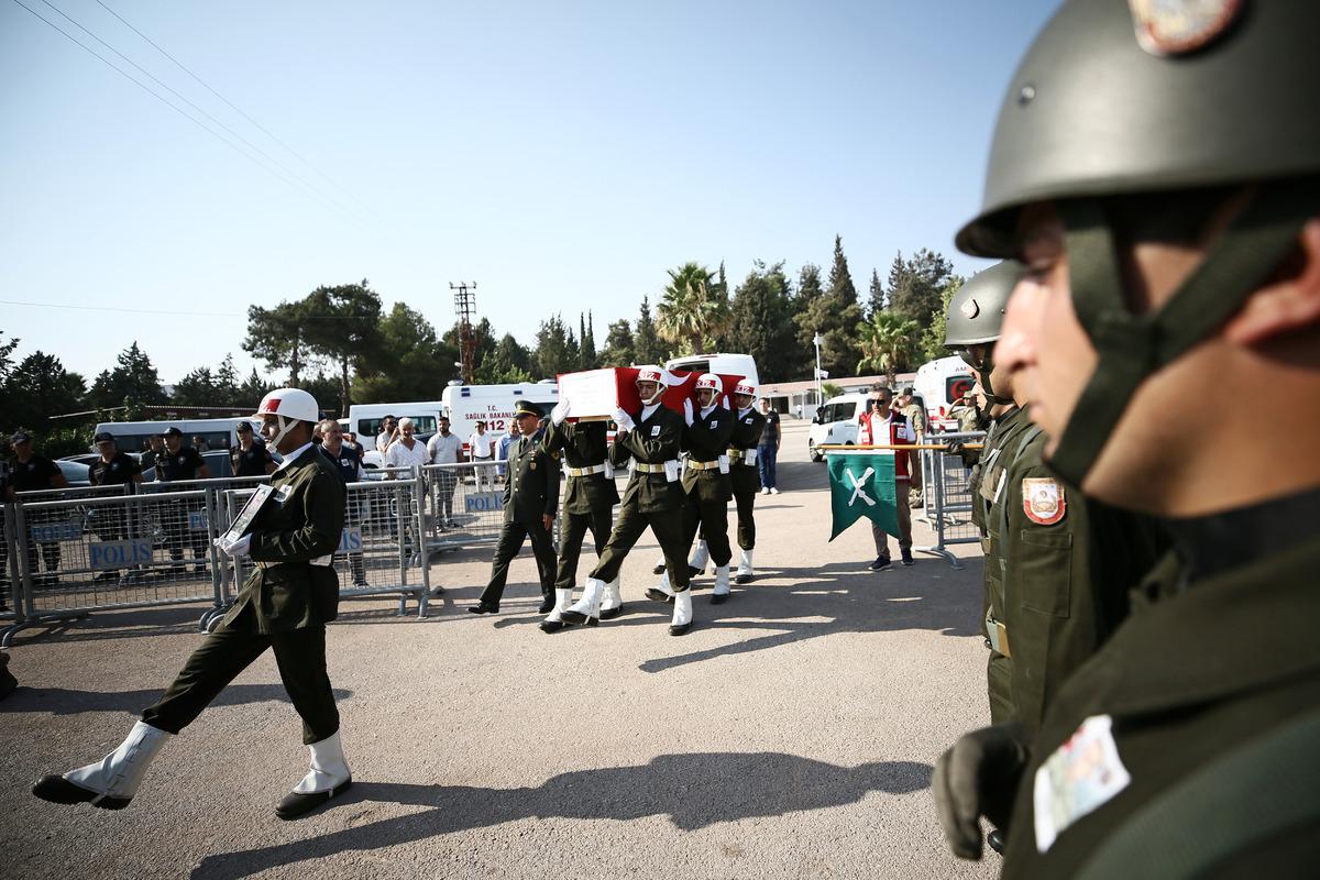 Şehit Piyade S&ouml;zleşmeli Er &Ccedil;akır, Osmaniye'de son yolculuğuna uğurlandı