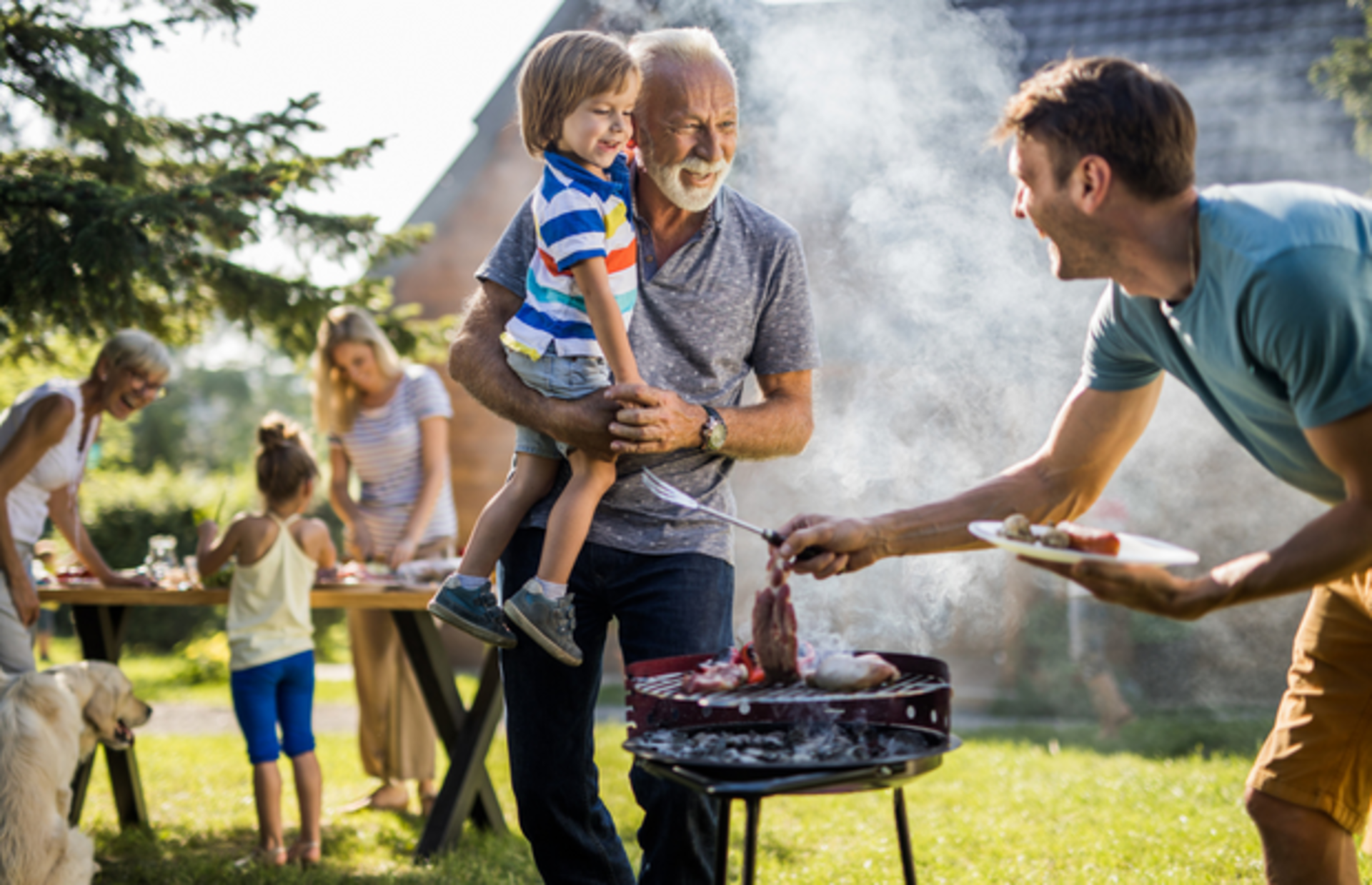 Et ve tavuklarınızı lezzetli bir şekilde pişirmenizi sağlayacak en iyi mangallar
