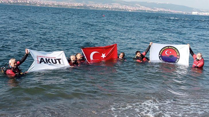AKUT ekipleri Gölcük'teki "batık şehre" dalış gerçekleştirdi G4