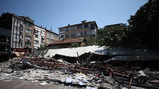 Bakırköy Belediyesince Zeytinlik'teki dükkanların yıkılması esnafın tepkisine neden oldu