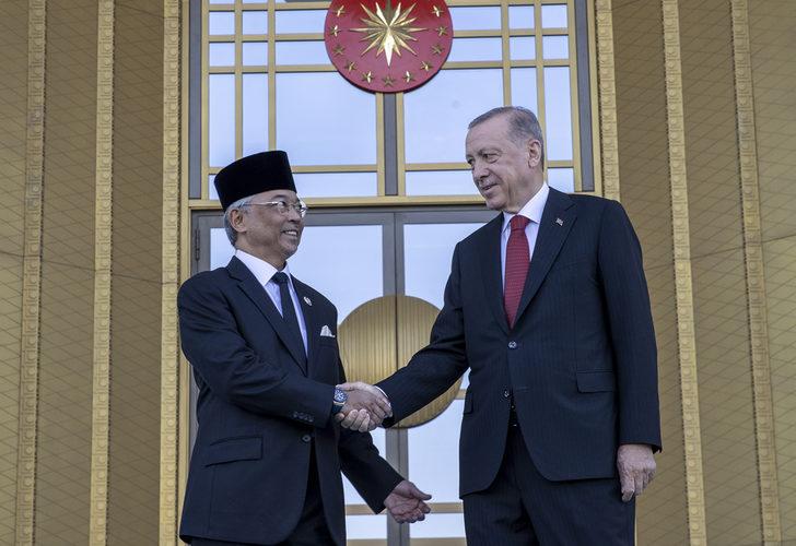 Malezya Kralı Ankara'da... Cumhurbaşkanı Erdoğan resmi törenle karşıladı