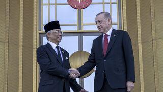 Malezya Kralı Ankara'da... Cumhurbaşkanı Erdoğan resmi törenle karşıladı