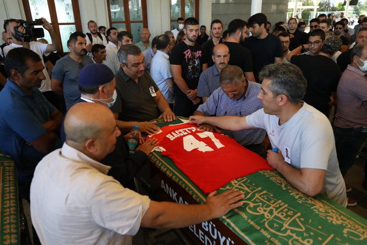 Ankara'daki fırtınada hayatını kaybeden stajyer inşaat mühendisi toprağa verildi G1