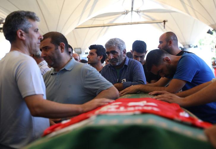 Ankara'daki fırtınada hayatını kaybeden stajyer inşaat mühendisi toprağa verildi G4