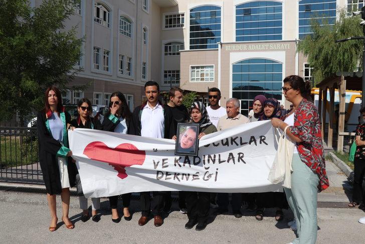 Burdur'da eşini av tüfeğiyle öldüren sanığın yargılanmasına başlandı G2