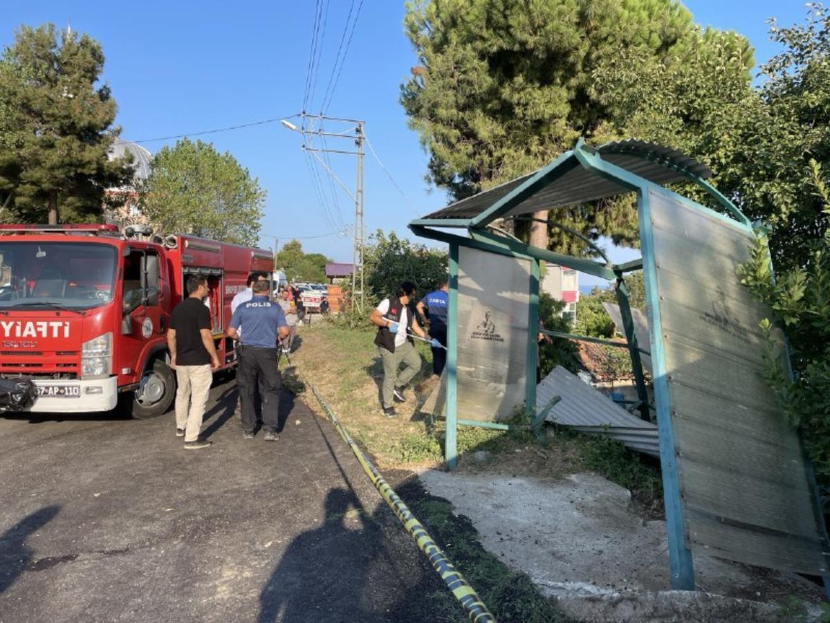 Sinop&rsquo;ta otomobilin bah&ccedil;eye devrildiği kazada bir kişi &ouml;ld&uuml; 3 kişi yaralandı