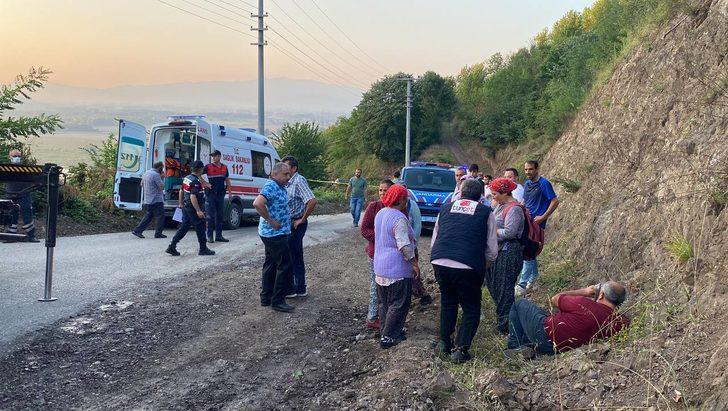 Düzce'de fındık işçilerini taşıyan traktörün römorku devrildi G2