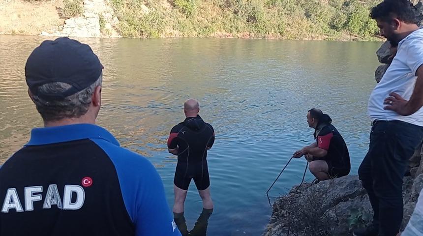 Şırnak'ta baraj gölüne giren genç kayboldu