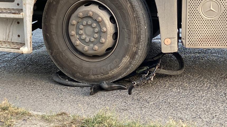 Büyükçekmece’de feci kaza! TIR'ın altında kalan çocuğun bacağı koptu