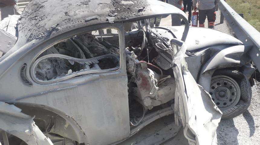 Afyonkarahisar'da iki otomobilin çarpışması sonucu 1 kişi öldü, 4 kişi yaralandı