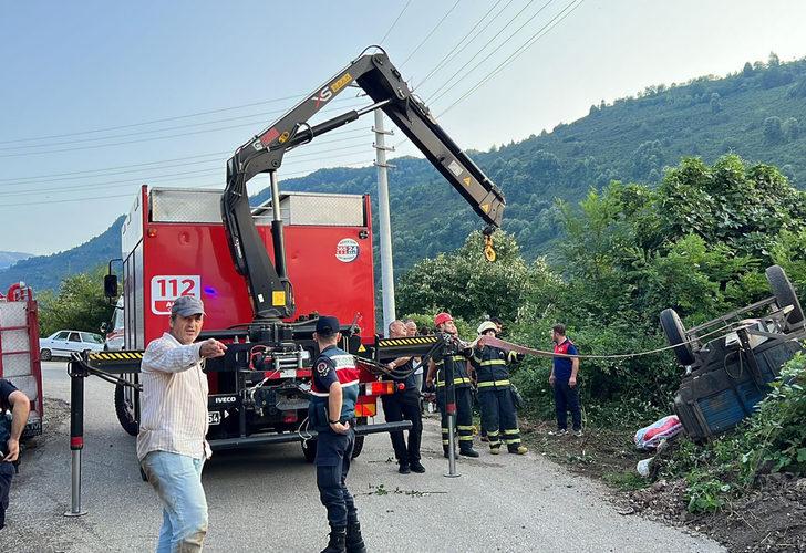 Fındık işçilerini taşıyan traktörün römorku devrildi: 1 ölü, 12 yaralı