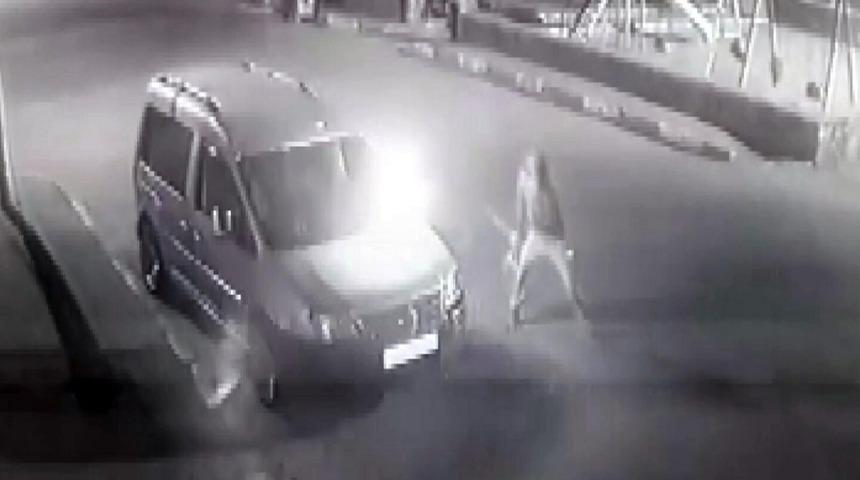 Sokaktan gelen sesler üzerine uyandı! Pencereden baktığında hayatının şokunu yaşadı: Kardeşi...