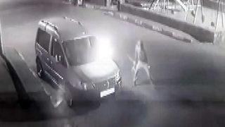 Sokaktan gelen sesler üzerine uyandı! Pencereden baktığında hayatının şokunu yaşadı: Kardeşi...