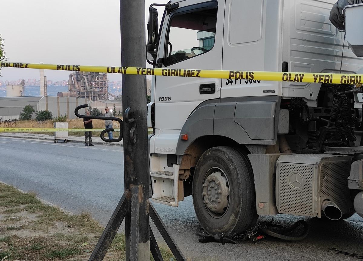 B&uuml;y&uuml;k&ccedil;ekmece'de tırın &ccedil;arptığı bisikletli &ccedil;ocuk ağır yaralandı
