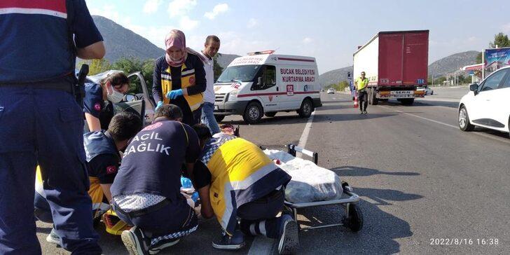 Burdur'da hafif ticari araçla otomobilin çarpıştığı kazada 4 kişi yaralandı G2