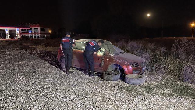 Kırıkkale'de devrilen otomobildeki 3 kişi yaralandı