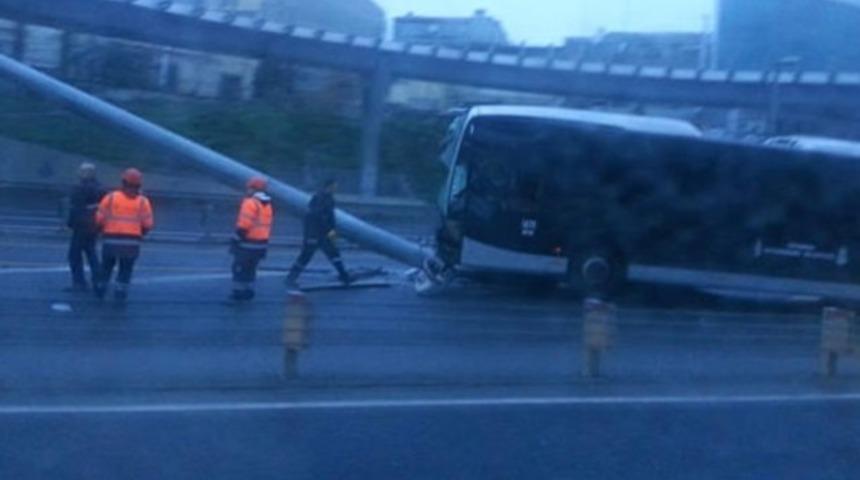Metrob&uuml;s yolunda kaza