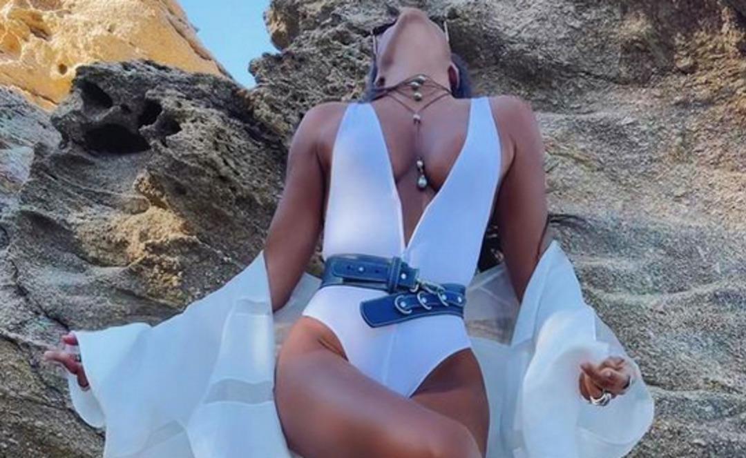 Yunan adalarında tatil yapan Eda Taşpınar'dan dikkat &ccedil;eken paylaşımlar