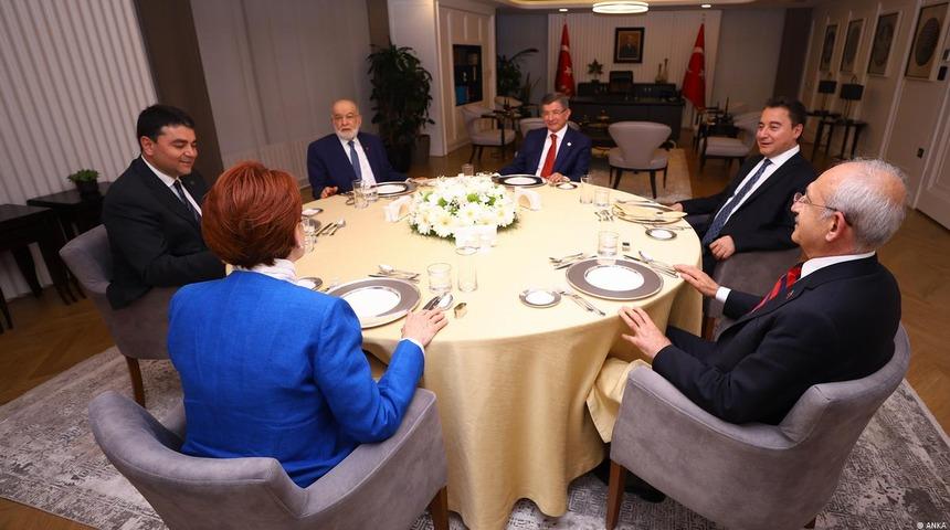 Son seçim anketinin sonuçlarında 'altılı masa' sürprizi! 'Barajı bile zor geçiyor' 