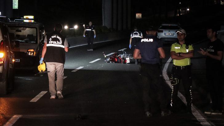 Bursa'da devrilen motosikletten yola savrulan iki kişinin üzerinden araba geçti G1