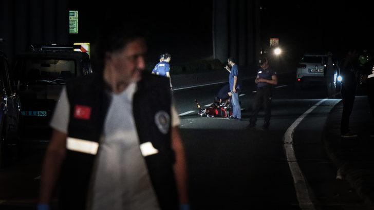 Bursa'da devrilen motosikletten yola savrulan iki kişinin üzerinden araba geçti G2