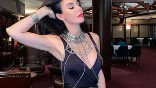 Gençlik sırrını vermişti! Defne Samyeli bikinili pozlarıyla yine olay oldu