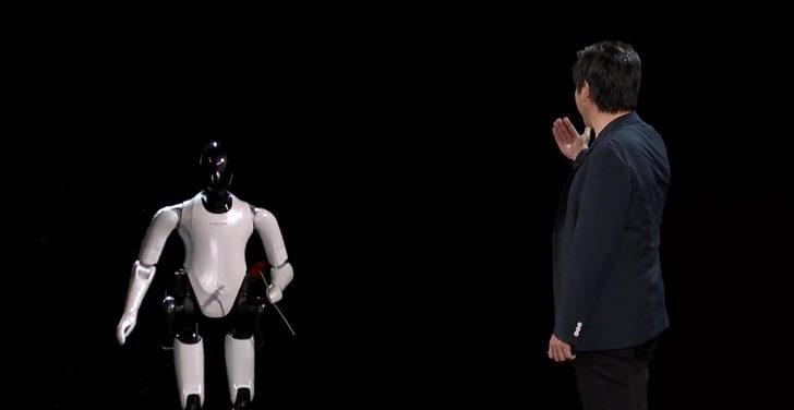 Xiaomi'nin ilk insansı robotu görücüye çıktı! Ona "CyberOne" diyorlar: İnsan duygularını algılayabiliyor G4