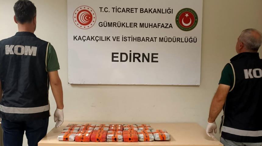 Edirne'de bir tırda 15 kilo 250 gram kokain ele geçirildi