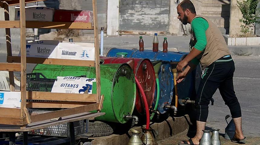 Deniz gibi petrol var ama akaryakıt bulamıyorlar: Karaborsada litresi 5 lira…