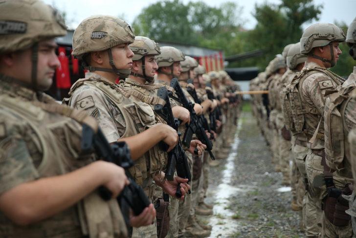 Komandolar Türk bayrakları ve dualarla Ordu'dan Suriye'ye uğurlandı G4