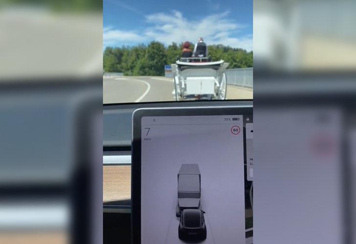 Sosyal medyada viral oldu! Tesla'nın yapay zekasının at arabasıyla imtihanı